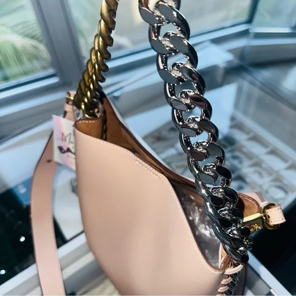 Stella McCartney: Two-Tone Bucket Frayme Chain-Link Crossbody Tote Bag - Picture 9 of 16